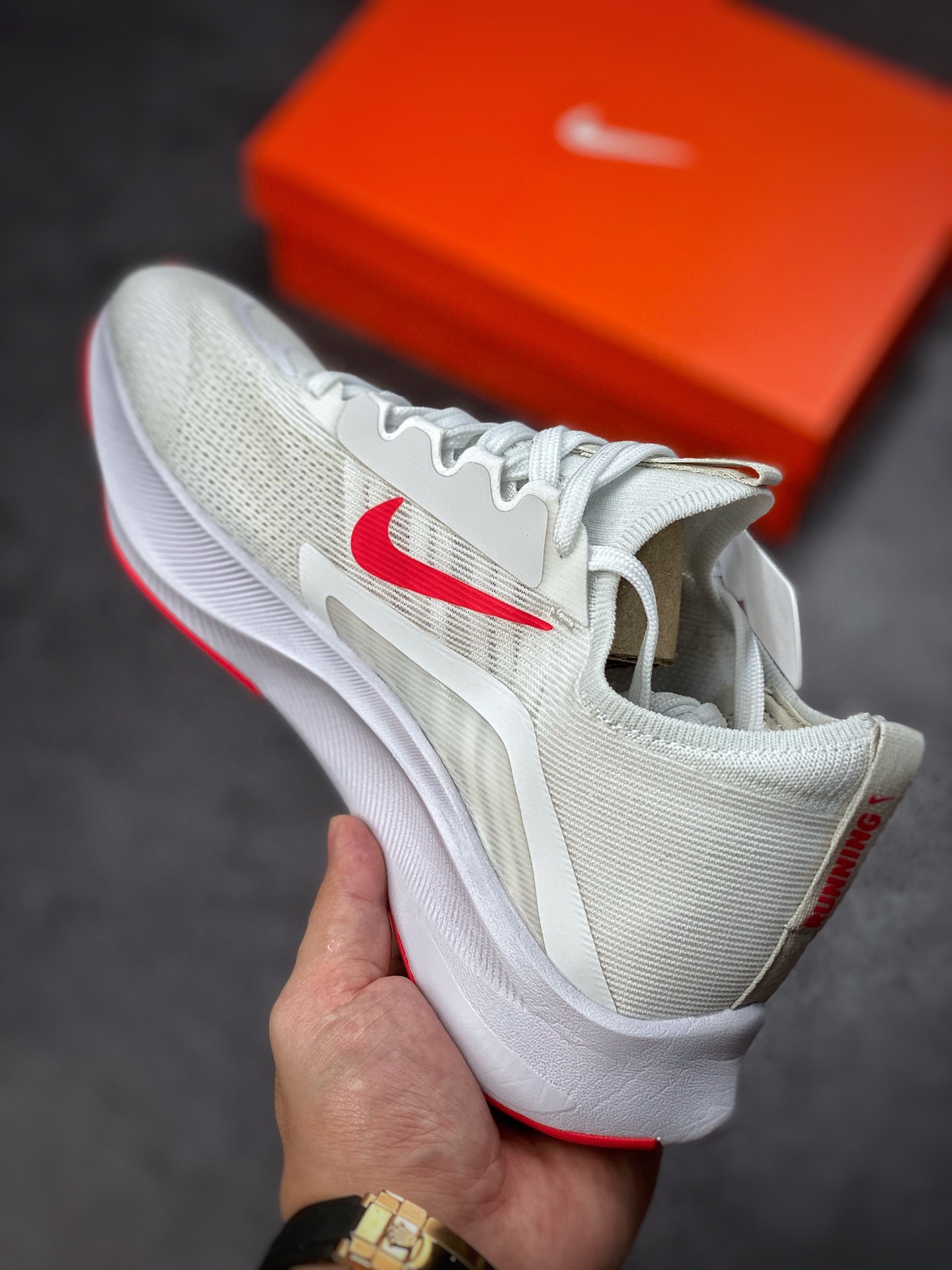 260 Nike Zoom Fly 4 耐克男子超弹碳板跑步鞋 CT2392-006