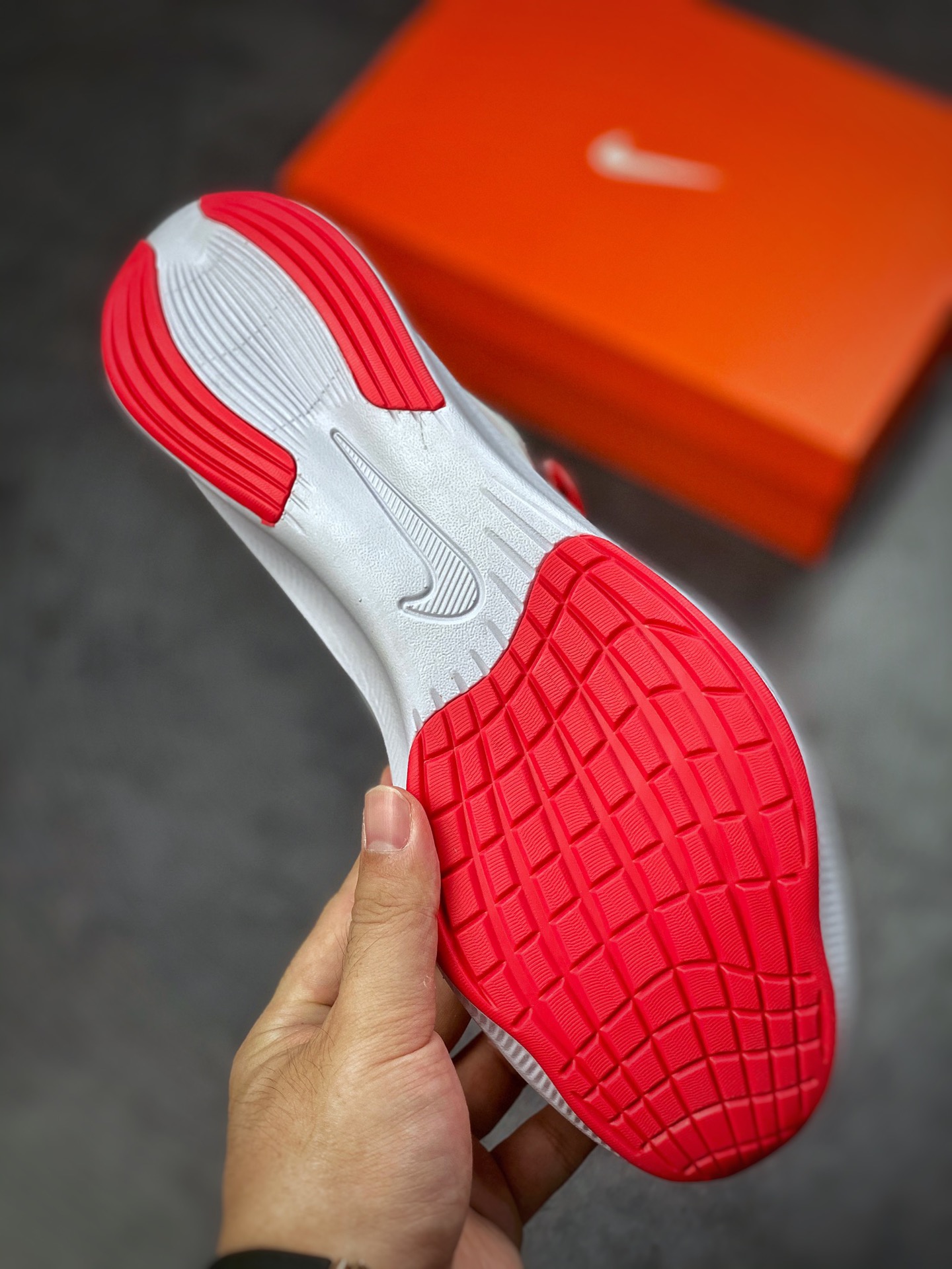 260 Nike Zoom Fly 4 耐克男子超弹碳板跑步鞋 CT2392-006