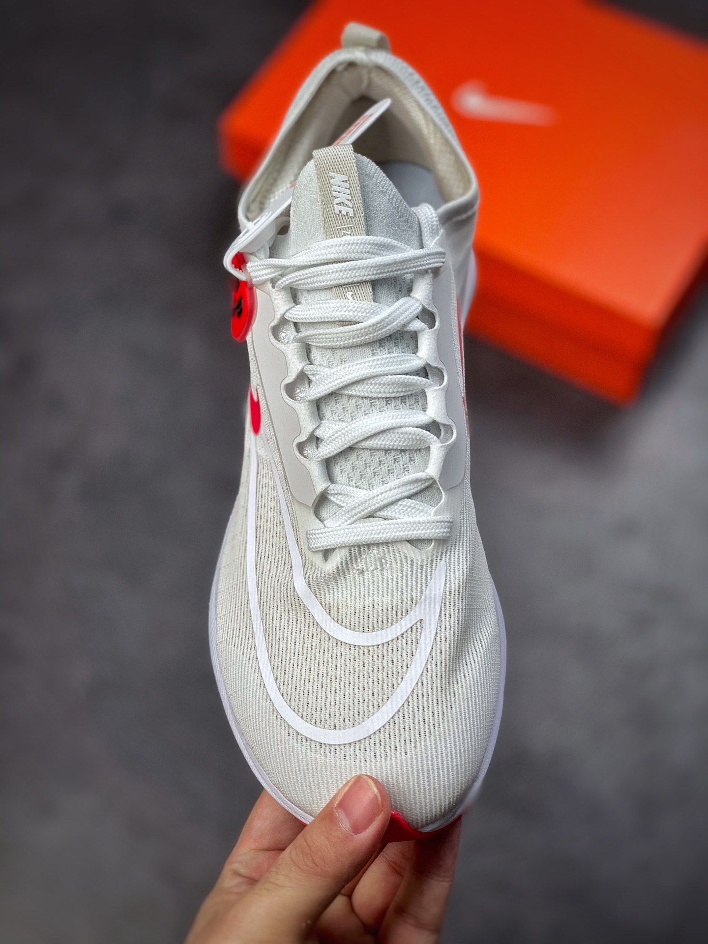 260 Nike Zoom Fly 4 耐克男子超弹碳板跑步鞋 CT2392-006