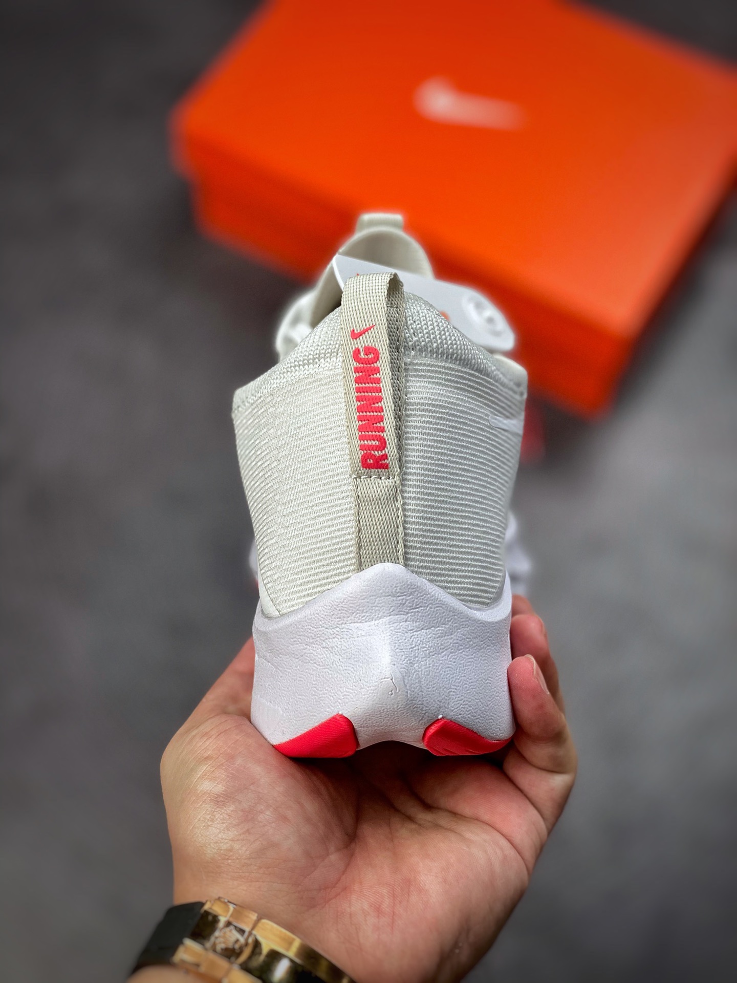 260 Nike Zoom Fly 4 耐克男子超弹碳板跑步鞋 CT2392-006