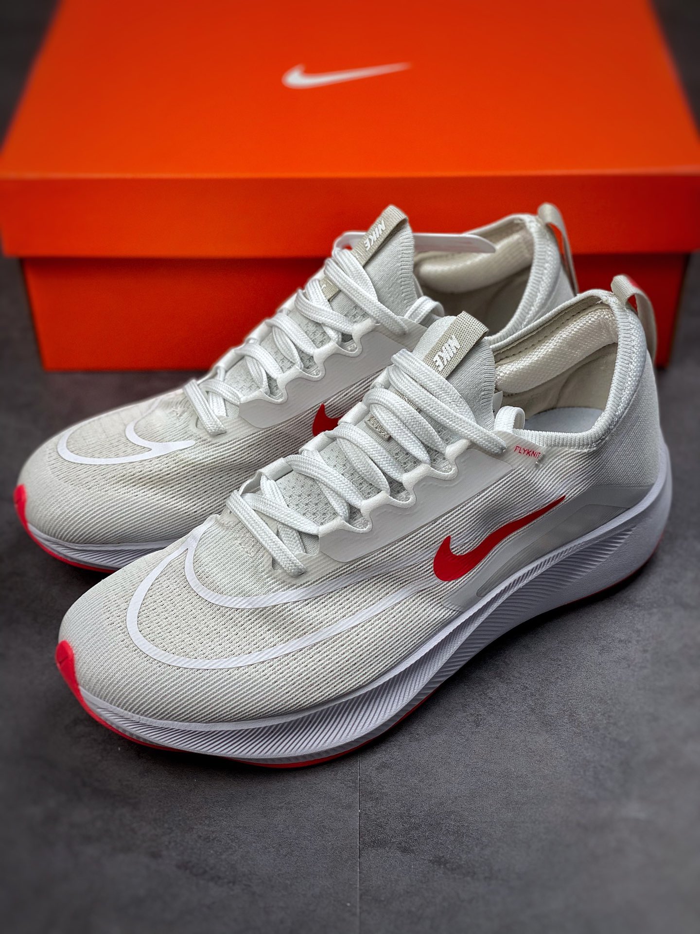 260 Nike Zoom Fly 4 耐克男子超弹碳板跑步鞋 CT2392-006