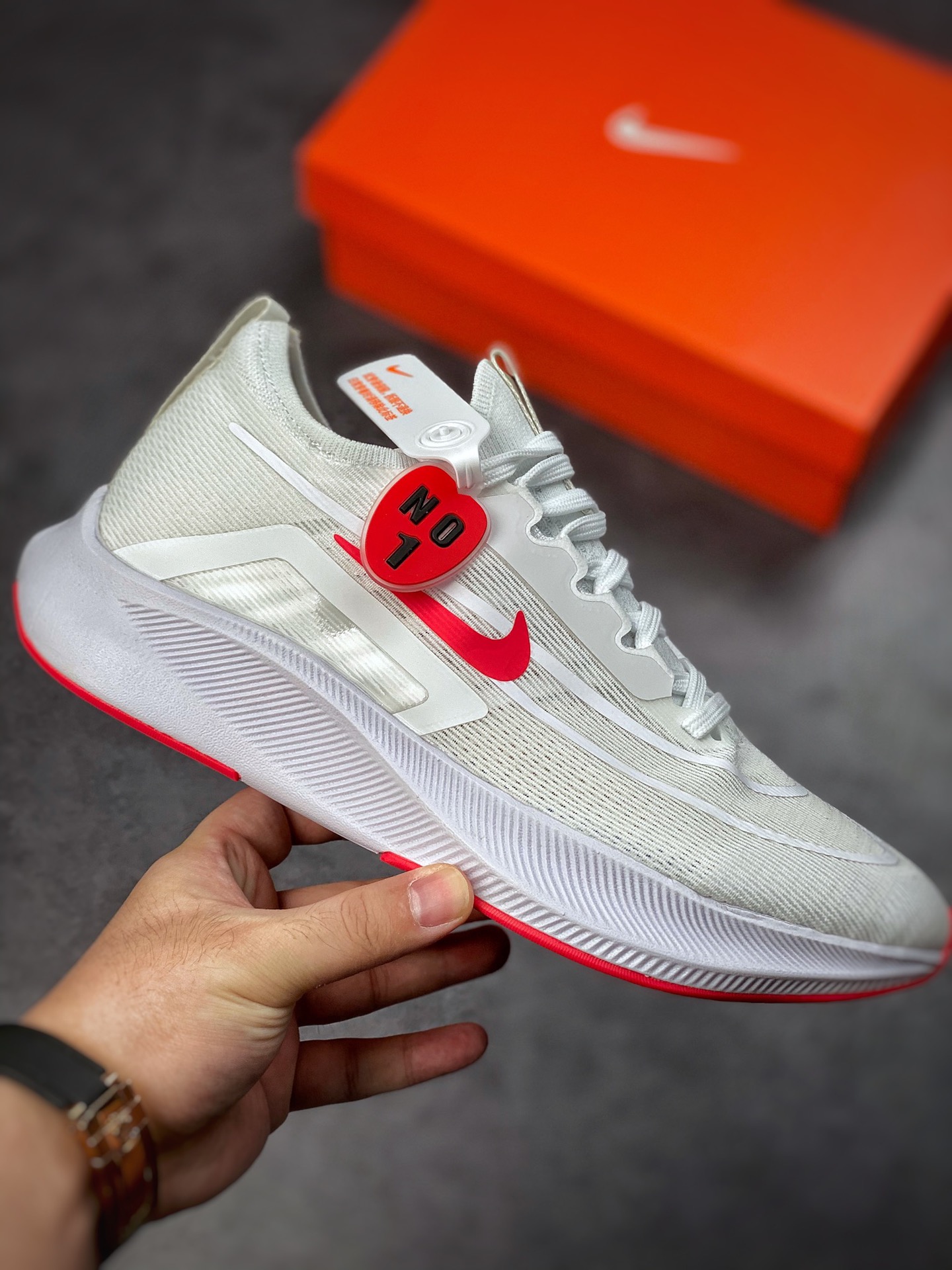 260 Nike Zoom Fly 4 耐克男子超弹碳板跑步鞋 CT2392-006