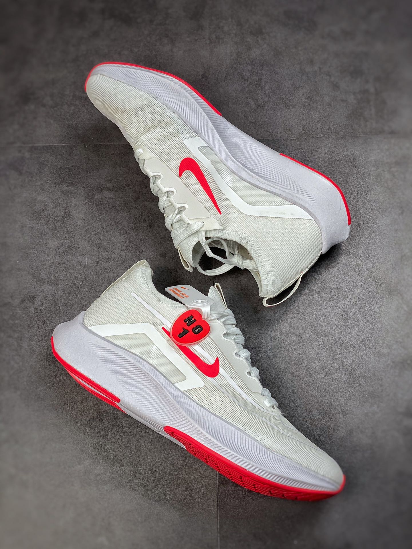 260 Nike Zoom Fly 4 耐克男子超弹碳板跑步鞋 CT2392-006