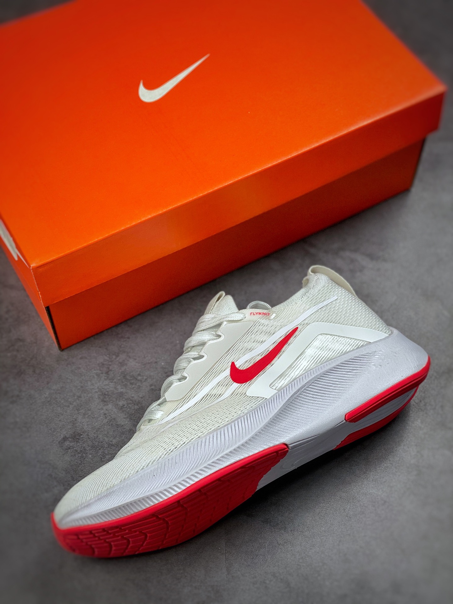 260 Nike Zoom Fly 4 耐克男子超弹碳板跑步鞋 CT2392-006