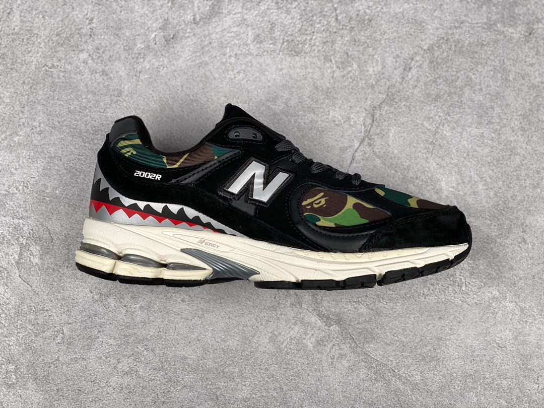 G5 潮流鼻祖回归,日本里原宿潮流品牌BAPE安逸猿A bathing ape x NB新百伦New Balance ML 2002系列复古老爹风休闲运动慢跑鞋“元祖灰鲨鱼迷彩反光”ML 2002RBG“黑绿鲨鱼迷彩反光”AT