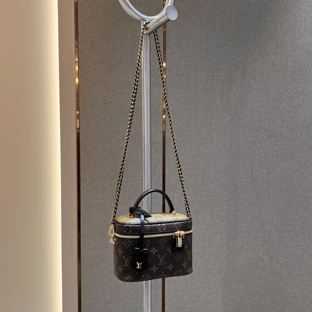 Shop Now
 Louis Vuitton Cosmetic Bags Messenger Bags Monogram Reverse Calfskin Canvas Cowhide Chains M45165