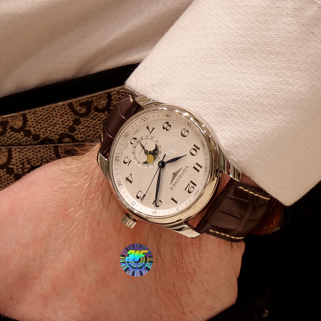 NO:943030,3WF classic Longines moon phase watch, Longines Master Series L2.909.4.78.3 is simple and elegant, showing calmness and magnanimity!  [Function synchronized with the original version] Turn your head to the second position to quickly adjust the moon phase independently and quickly adjust the calendar function independently, so look for it!  [Case] The watch size is 40  Comfortable. Willow leaf-shaped blue steel quenched hands (fired steel blue roasted needles) are synchronized with the original version and craftsmanship. The moon phase function at six o'clock is the same as the original one, and it rotates once a month. The operation and debugging methods are consistent with the original version. The on the dial  The texture of the wheat ears is exactly the same as the genuine product, and the male and female cannot be distinguished by the naked eye. Matching - 316 Seiko steel belt paired with an Italian calfskin strap and a Longines classic butterfly-style stainless steel buckle. [Movement] Using the original imported SEIKO movement to modify the Longines L899 movement, accurate travel time, accurate matching of 6 major accessories: [1. Rubber jacket 2. Bag 3. Belt 4. Black tag 5. Explanation card 6. Warranty card] 3WF internal and external repair masterpiece  Please give it a try, longines, jackets & coats, cowhide198609093WF经典浪琴月相腕表之作,浪琴名匠系列L2.909.4.78.3简约优雅尽显从容气度！【功能与原版同步】把头拨到第二档位可以独立快调月相,独立快调日历功能,认准！【表壳】腕表尺寸40X11.5毫米.3WF用心研发,不放过任何细节,一丝不苟的还原名匠系列表壳独特的优雅精髓,让佩戴者在佩戴过程中既贴手,且舒适.柳叶形蓝钢淬火表针（烧钢蓝烤针）版型和工艺均同步正品.六点钟的月相功能与原装无二,均是一个月转一圈,操作和调试的方法吻合原版,表盘上的麦穗纹理同正品如出一格,肉眼无法辨雌雄.配套—316精工钢带搭配一条意大利小牛皮表带搭配浪琴经典蝴蝶式精钢表扣.【机芯】采用原装进口SEIKO机芯修改浪琴L899机芯,走时精准,认准搭配6大配件:【1.胶外套2.布袋3.皮带4.黑色吊牌5.讲解说明卡6.保修卡】3WF内外双修大作 敬请各路表友品鉴,,longines,jackets & coats,cowhide,Watch