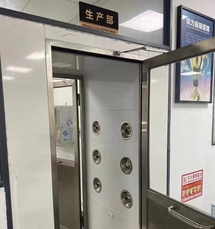 NO:393508,Taiwanese dust-free assembly workshop, industry benchmark [strong],19860909台资无尘装配车间、行业标杆[强],,Watch