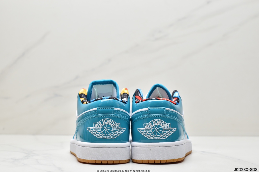 Air Jordan 1 Low AJ1乔1低帮休闲板鞋 553558-612 Air Jordan 1 Low AJ1乔1低帮休闲板鞋 553558-612