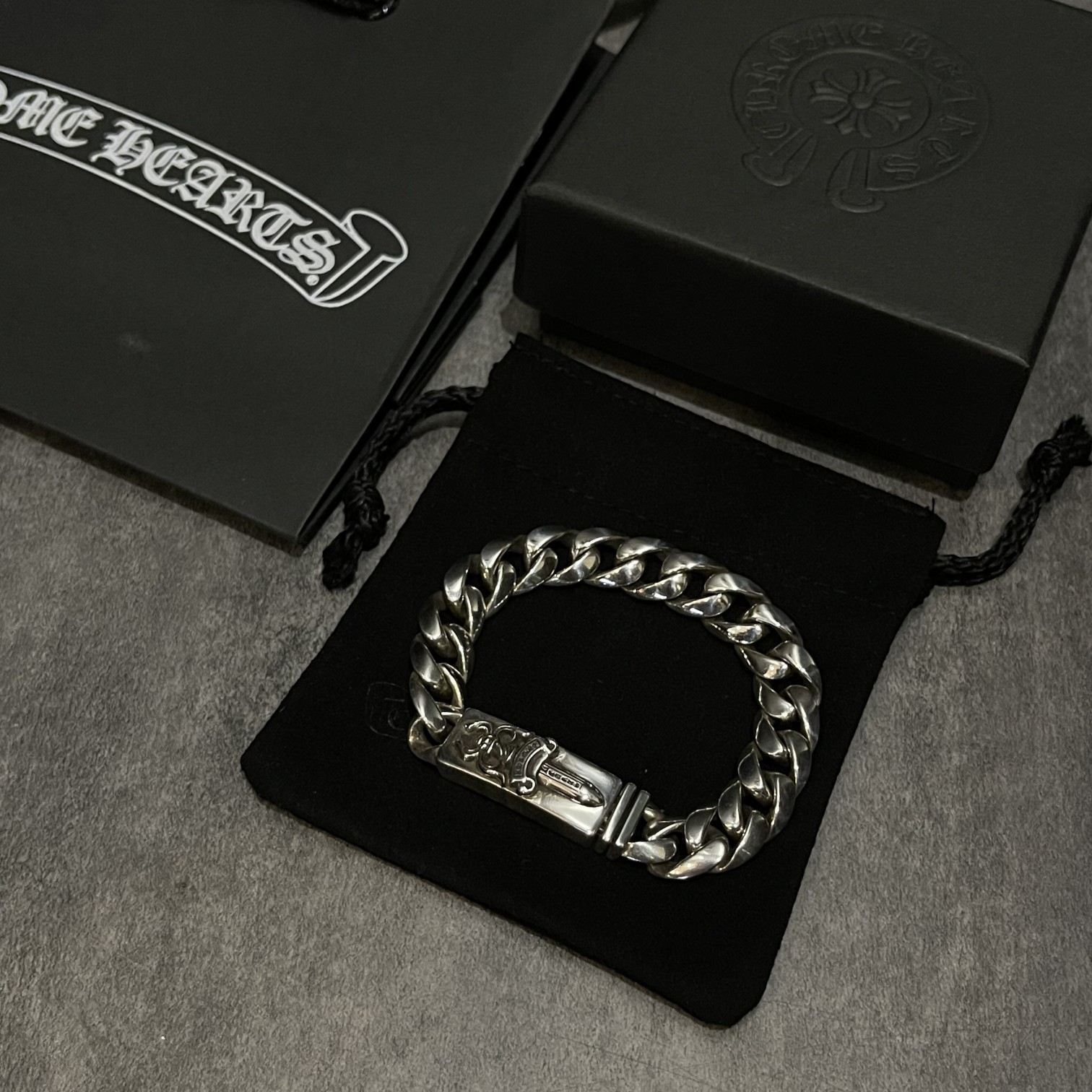 Chrome Hearts 𝗖𝗵𝗿𝗼𝗺𝗲 𝗛𝗲𝗮𝗿𝘁𝘀 克罗心 中号宝剑手链