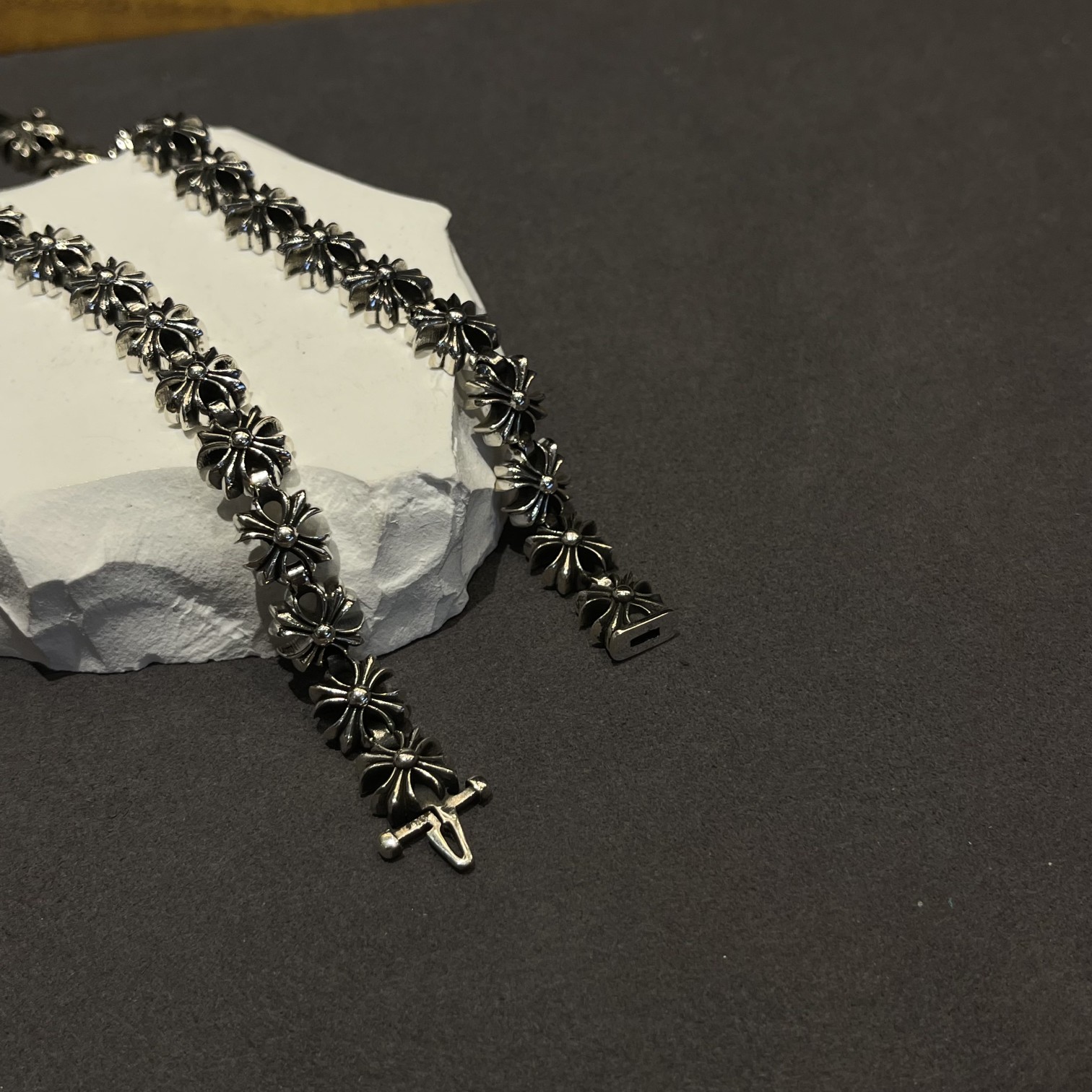 Chrome Hearts 𝐂𝐡𝐫𝐨𝐦𝐞 𝐡𝐞𝐚𝐫𝐭𝐬 克罗心 侧十字花手链