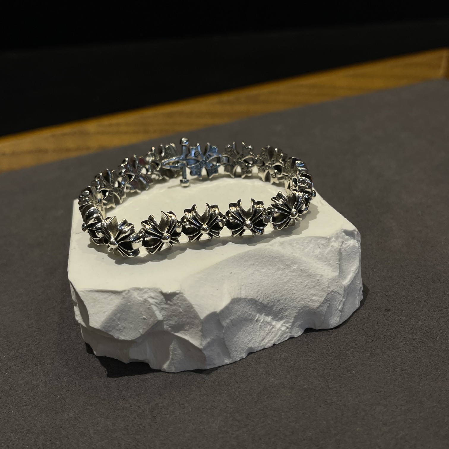 Chrome Hearts 𝐂𝐡𝐫𝐨𝐦𝐞 𝐡𝐞𝐚𝐫𝐭𝐬 克罗心 侧十字花手链