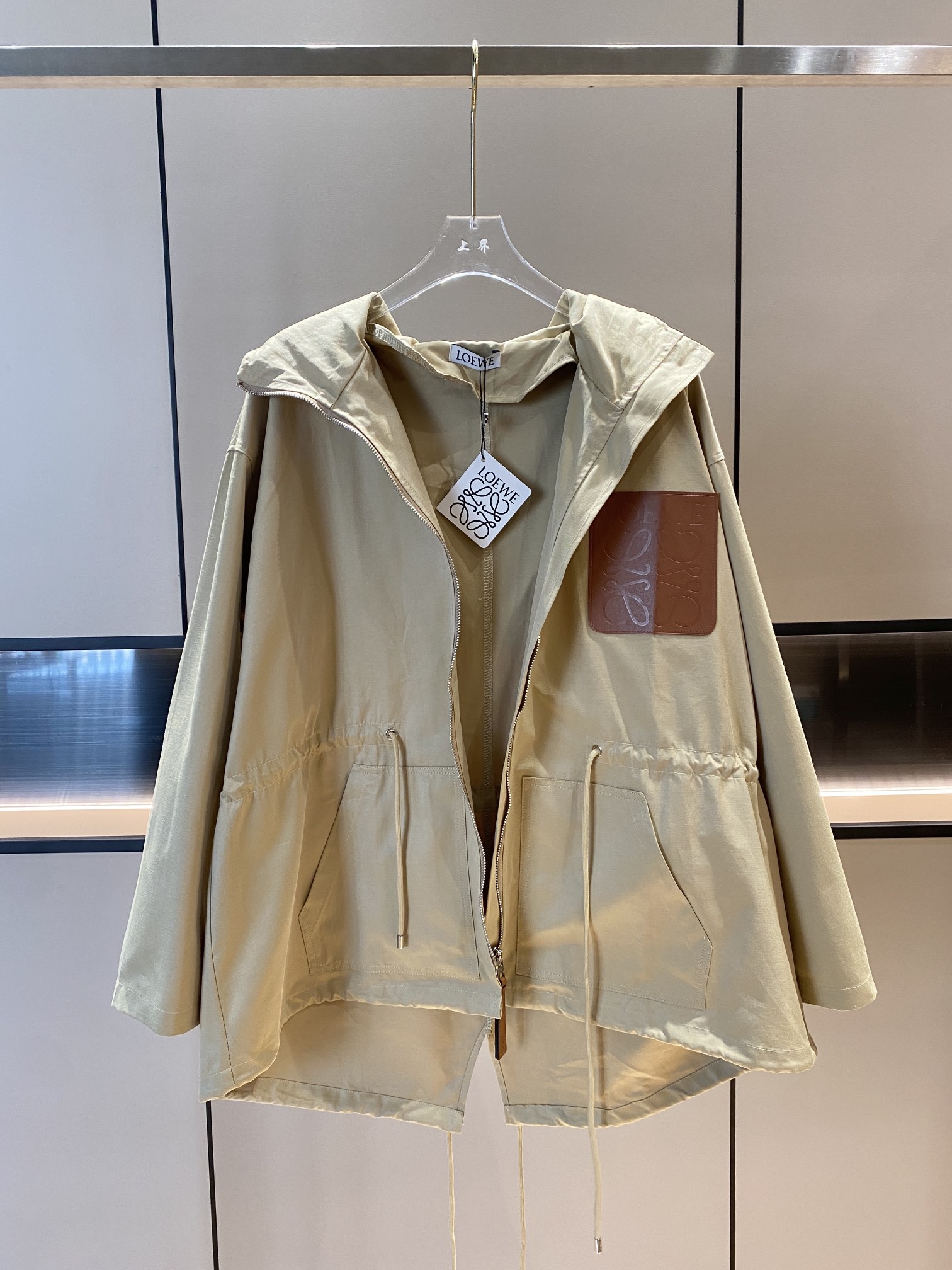 2022Loewe2022ss披肩式连帽风衣外套