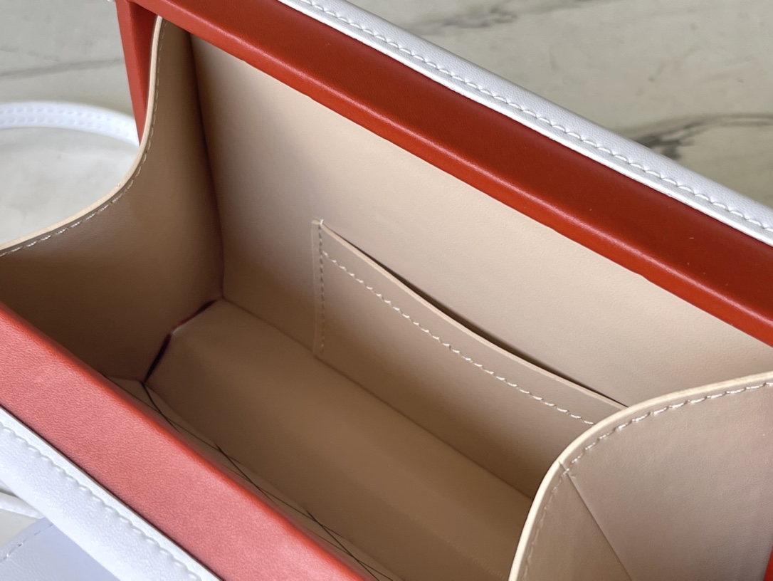 Top-Tier Quality: The M20764 Petite Malle handbag joins the Match - Bag 8