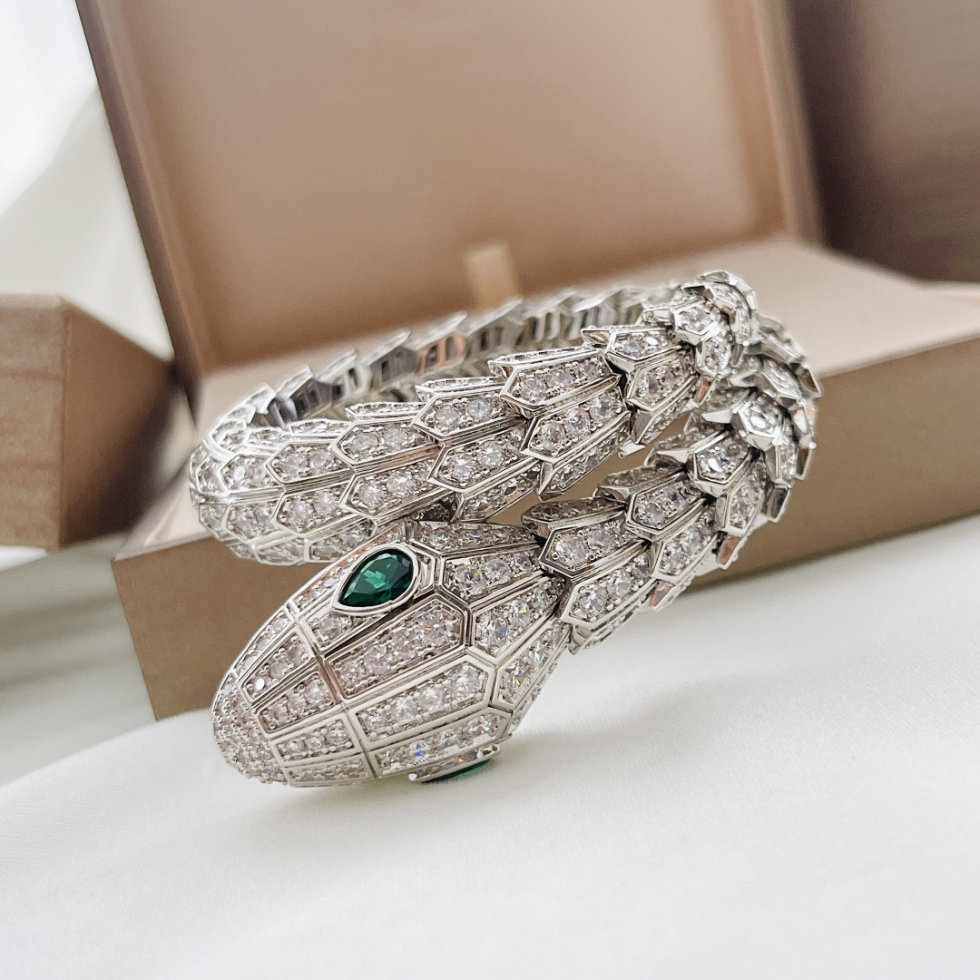 Bvlgari Jewelry Bracelet Green White Openwork Fashion