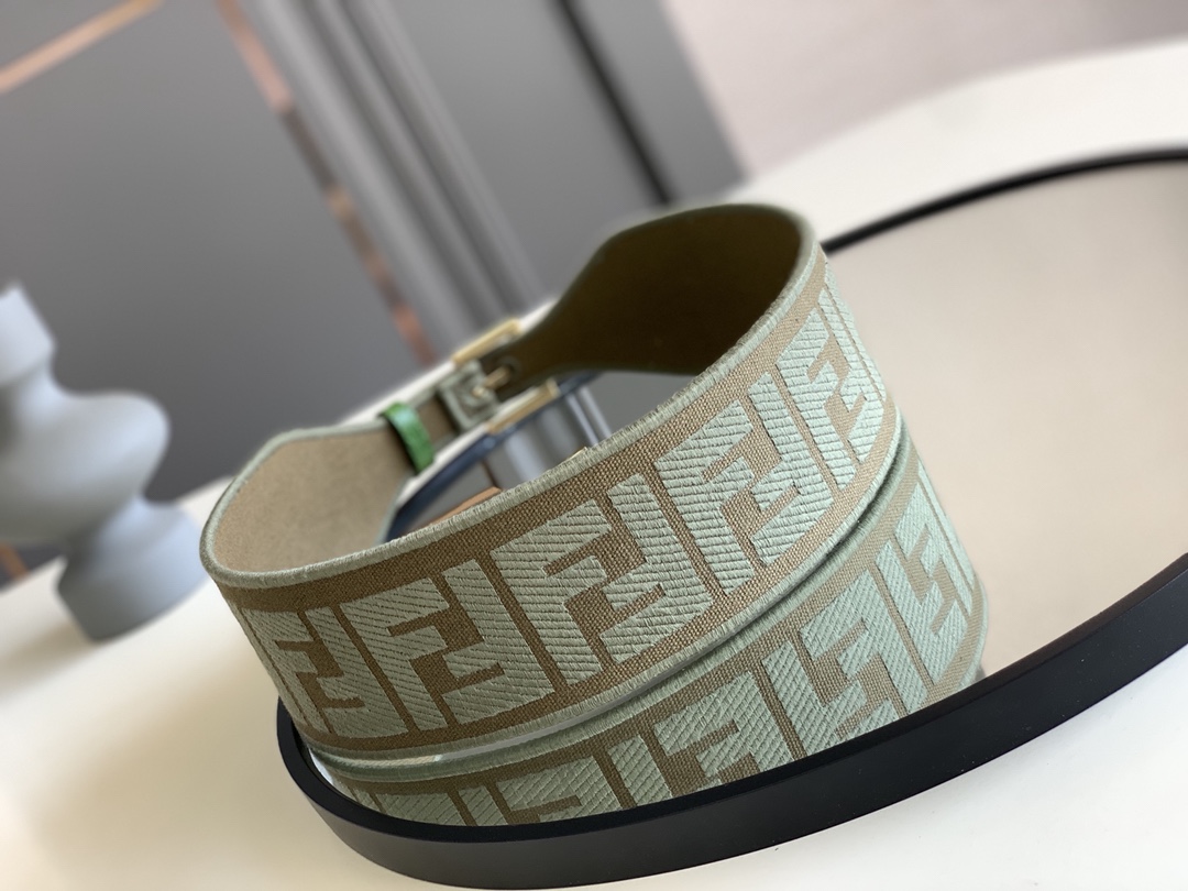 Fendi 五金做工精细 线条流畅 表面光滑 𝐙𝐏电镀工艺 香港通关【𝐇𝐀𝐀𝐒】 进口皮料