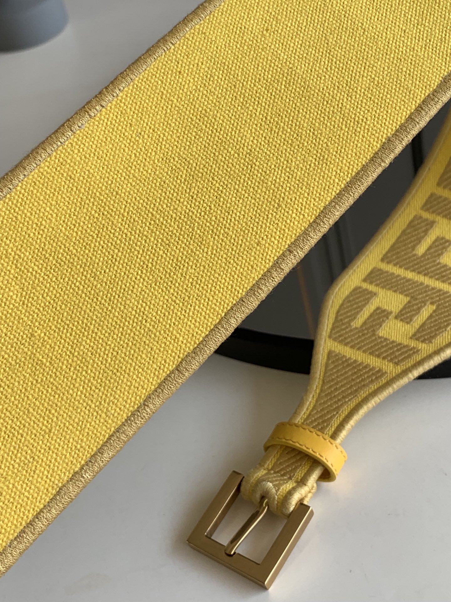 Fendi 五金做工精细 线条流畅 表面光滑 𝐙𝐏电镀工艺 香港通关【𝐇𝐀𝐀𝐒】 进口皮料