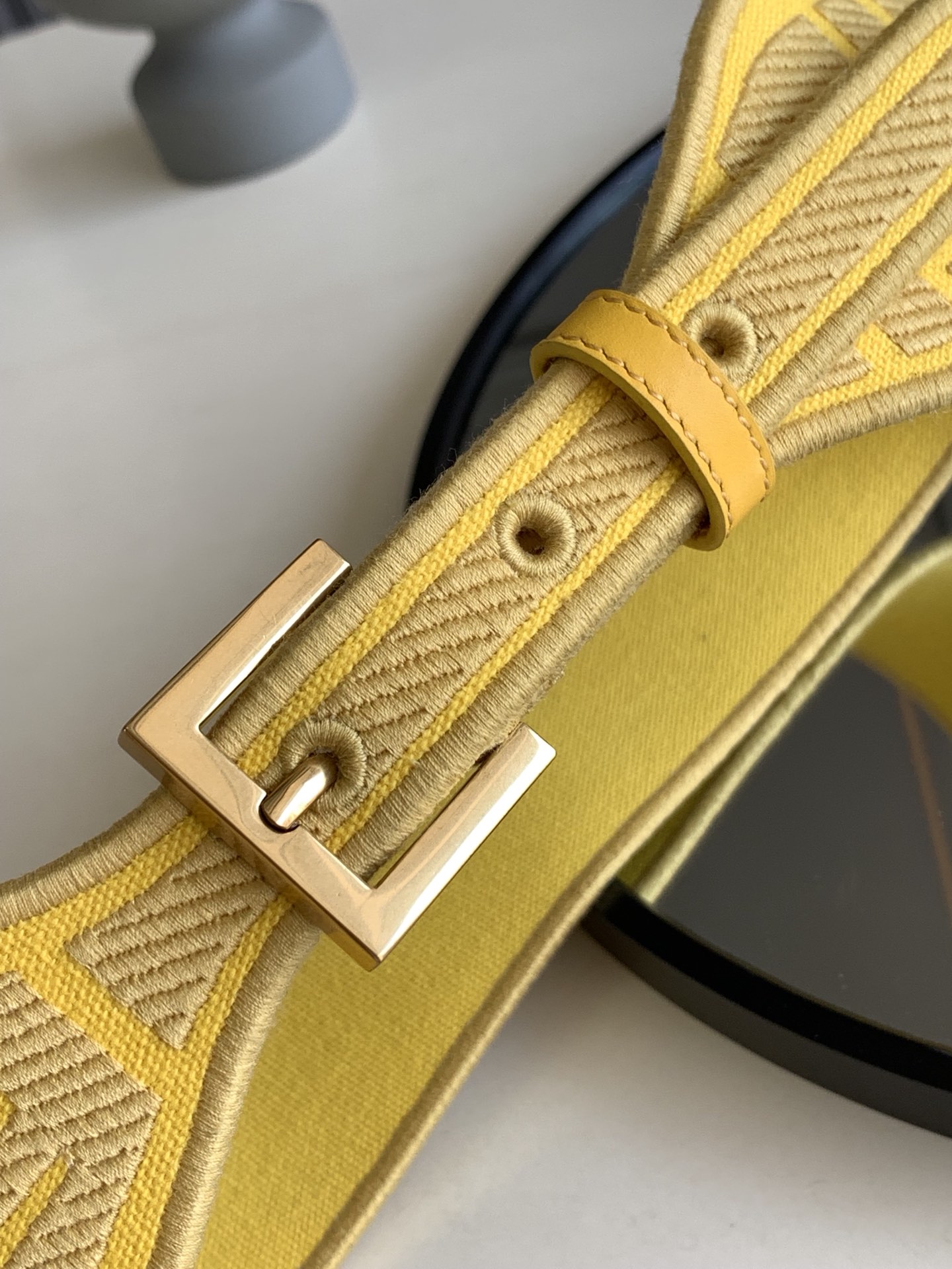 Fendi 五金做工精细 线条流畅 表面光滑 𝐙𝐏电镀工艺 香港通关【𝐇𝐀𝐀𝐒】 进口皮料