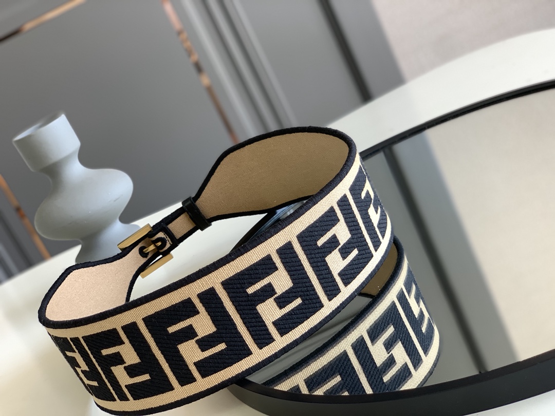 Fendi 五金做工精细 线条流畅 表面光滑 𝐙𝐏电镀工艺 香港通关【𝐇𝐀𝐀𝐒】 进口皮料