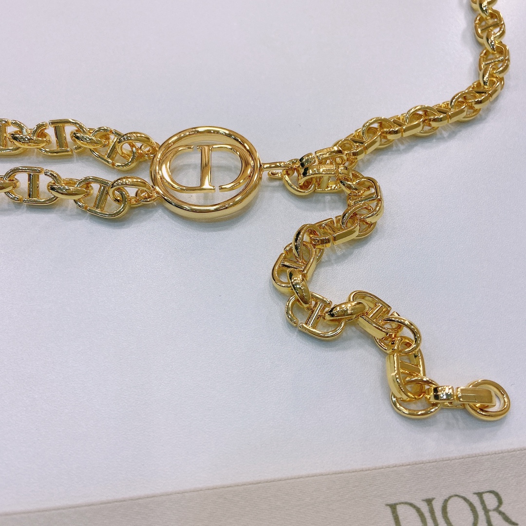 DIOR本季新款DiorCaro链条