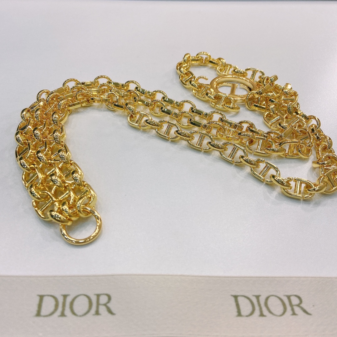DIOR本季新款DiorCaro链条
