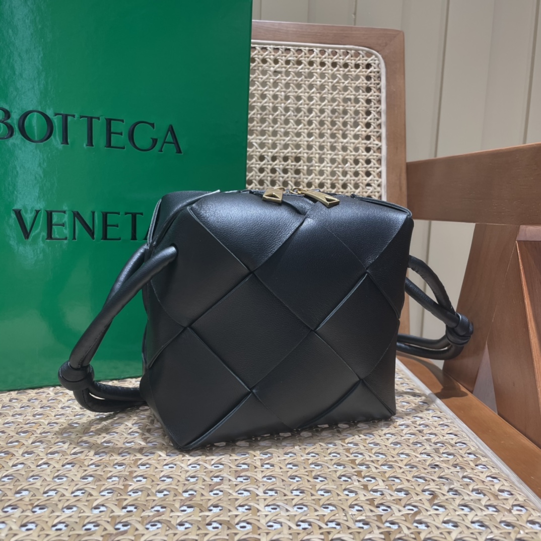 Bottega Veneta CASSETTE 14CM 相机包 701915黑色