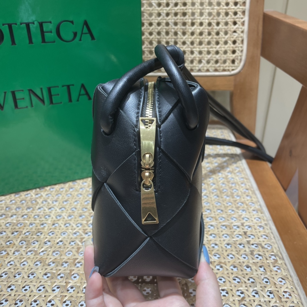 Bottega Veneta CASSETTE 14CM 相机包 701915黑色