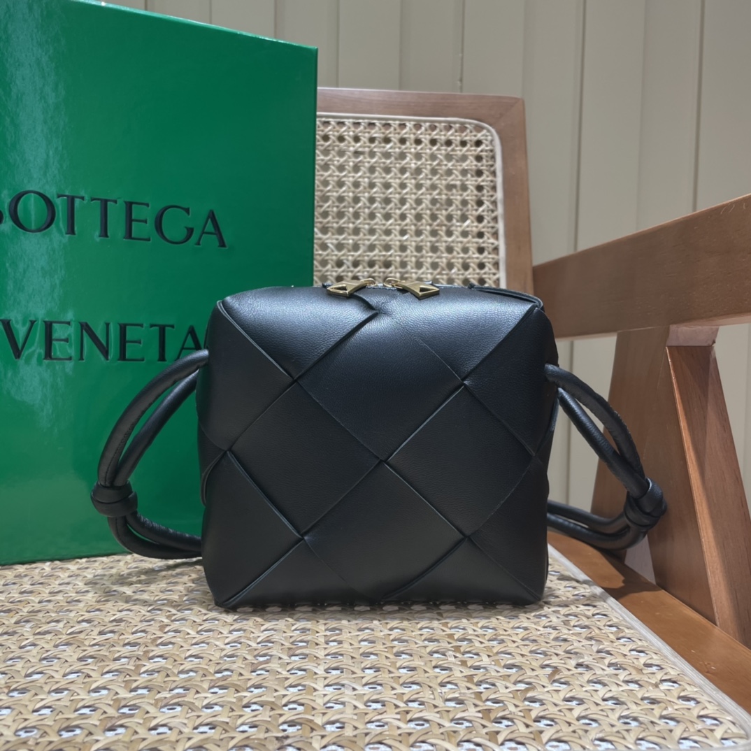 Bottega Veneta CASSETTE 14CM 相机包 701915黑色