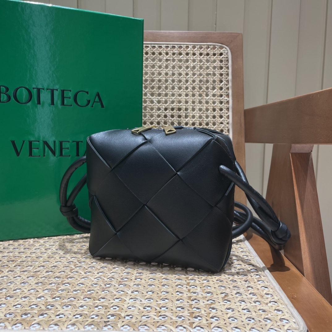 Bottega Veneta CASSETTE 14CM 相机包 701915黑色