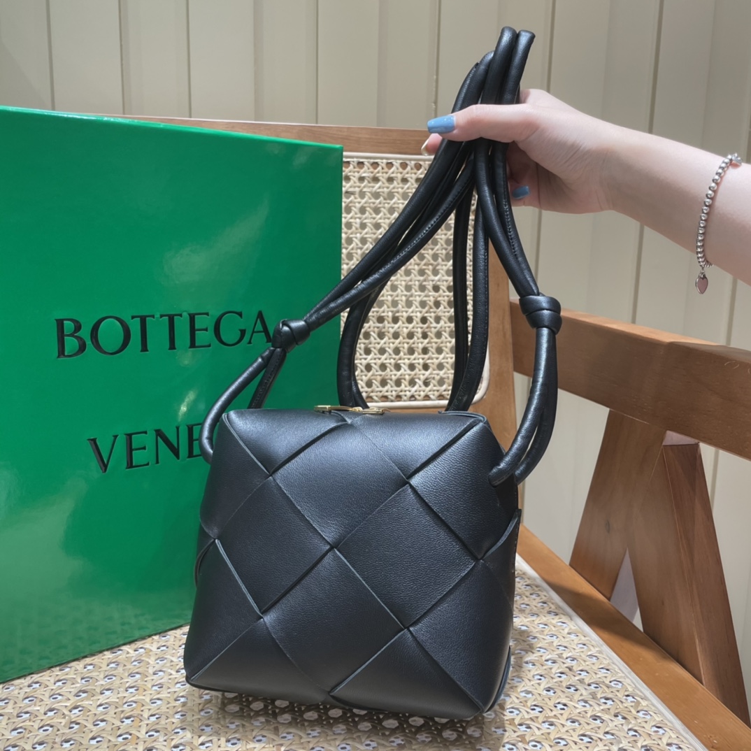 Bottega Veneta CASSETTE 14CM 相机包 701915黑色