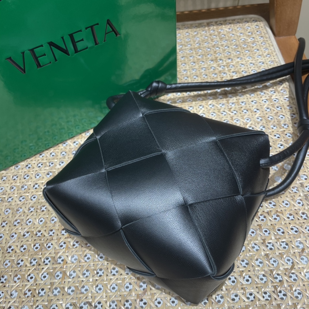 Bottega Veneta CASSETTE 14CM 相机包 701915黑色