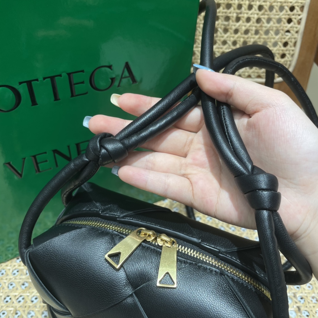 Bottega Veneta CASSETTE 14CM 相机包 701915黑色