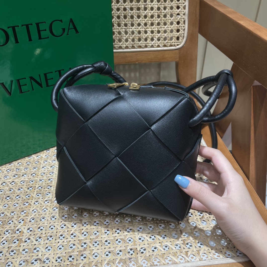 Bottega Veneta CASSETTE 14CM 相机包 701915黑色