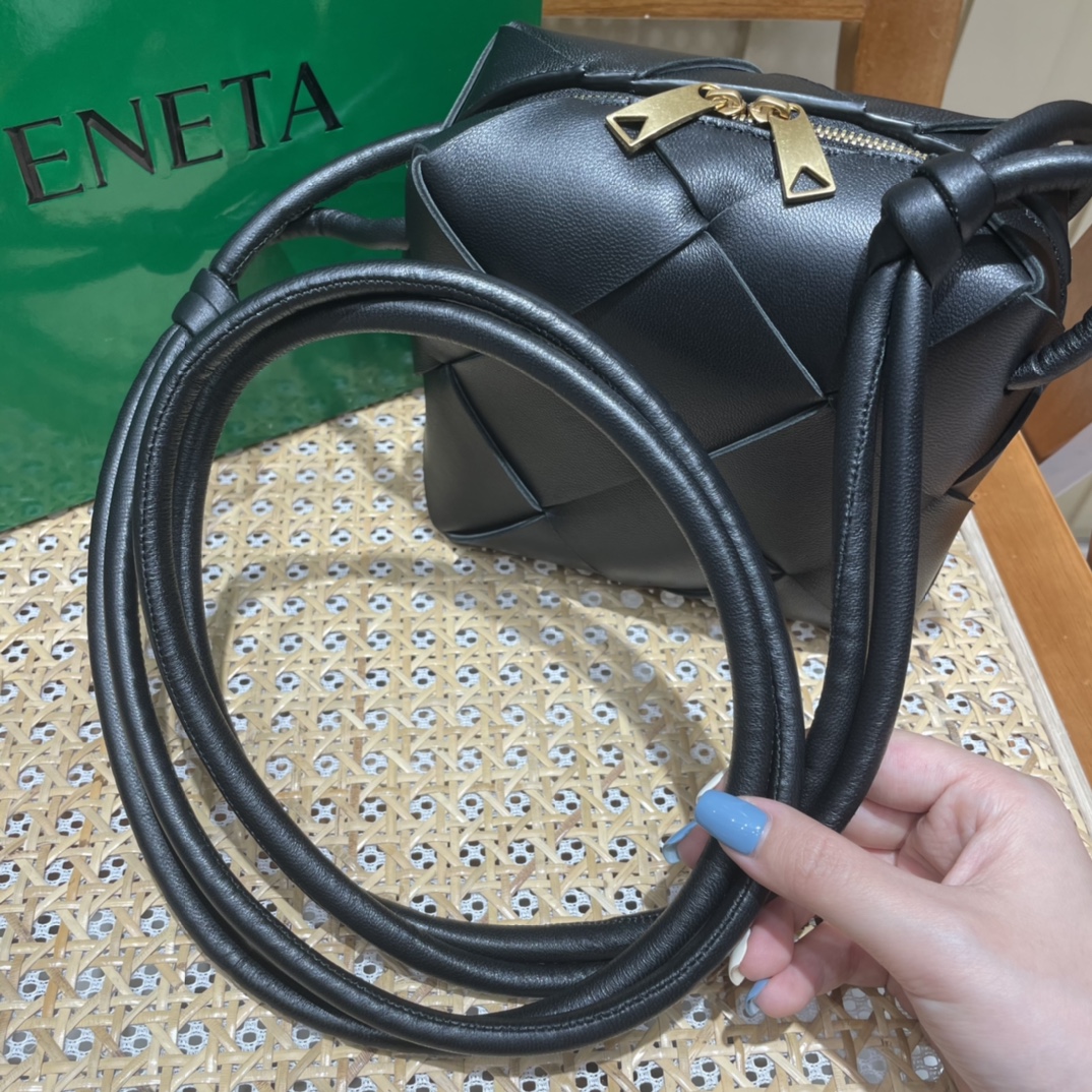 Bottega Veneta CASSETTE 14CM 相机包 701915黑色