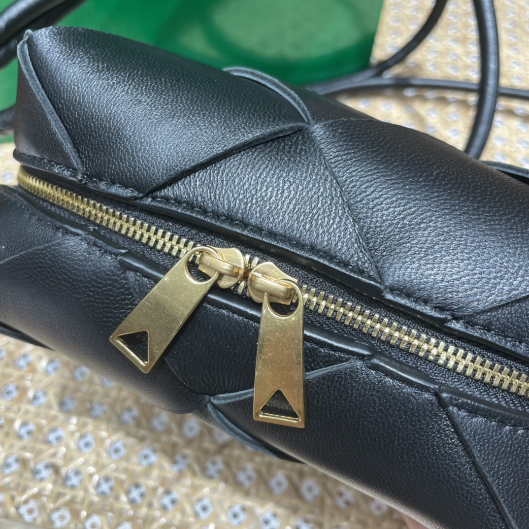 Bottega Veneta CASSETTE 14CM 相机包 701915黑色