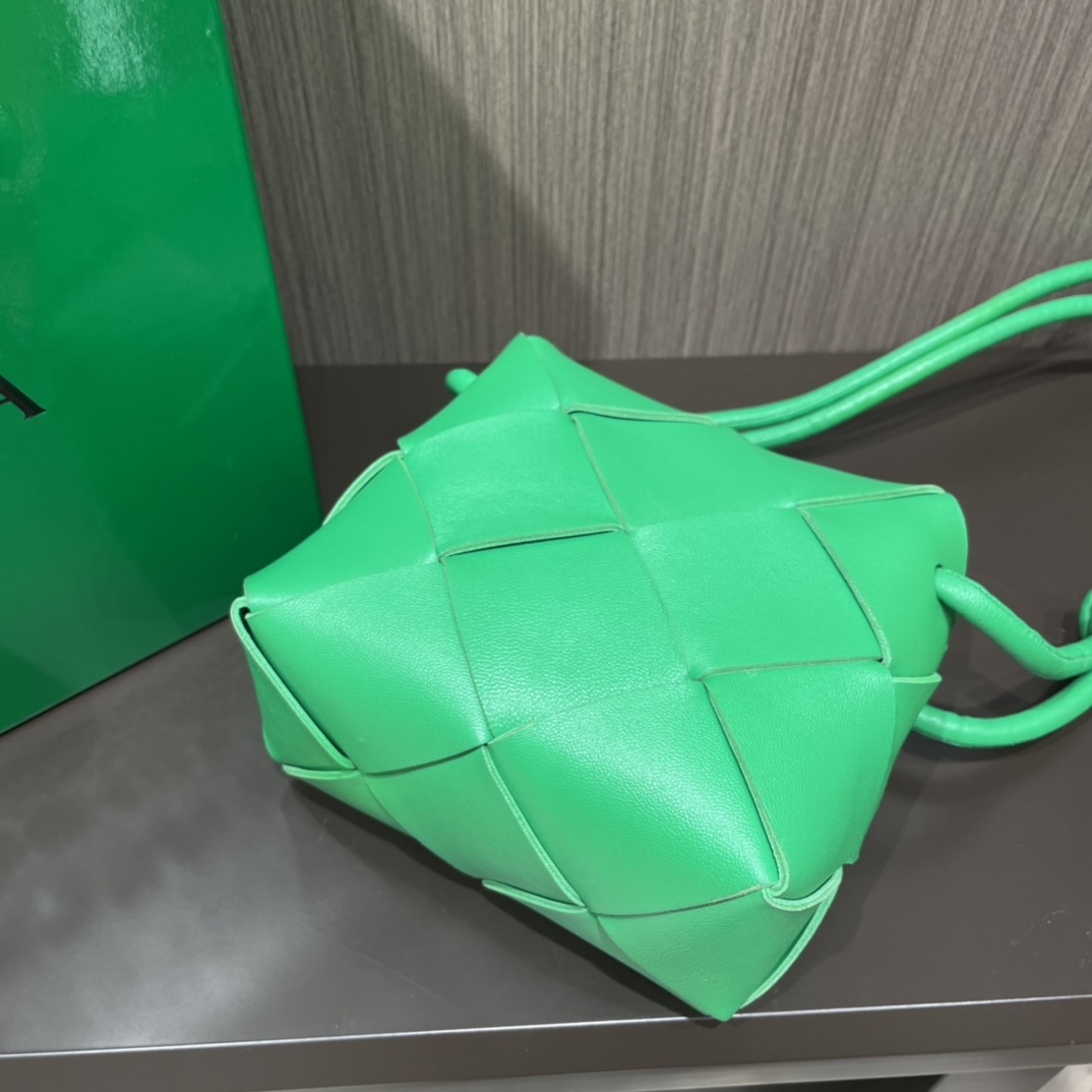 Bottega Veneta CASSETTE 14CM 相机包 701915鹦鹉绿