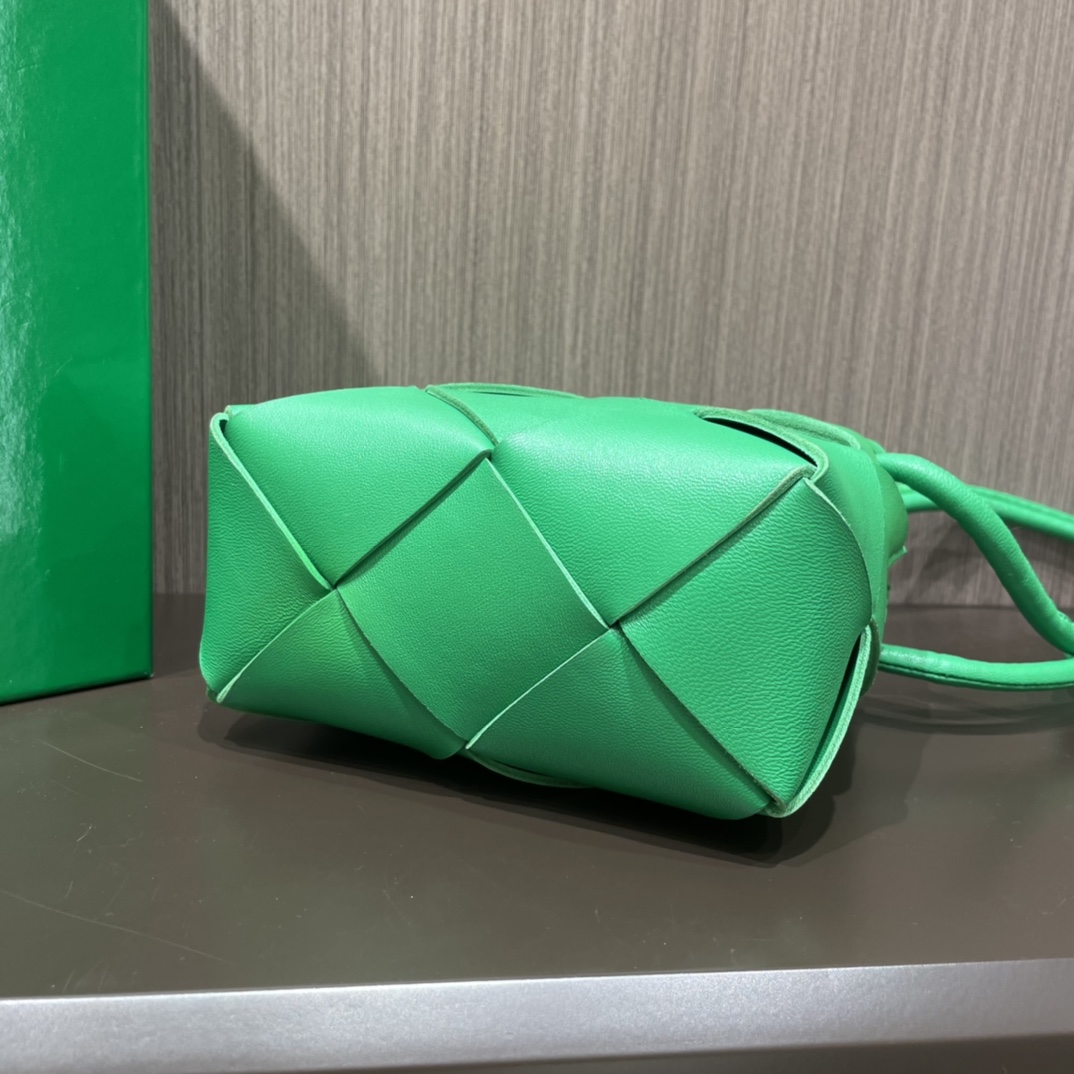Bottega Veneta CASSETTE 14CM 相机包 701915鹦鹉绿