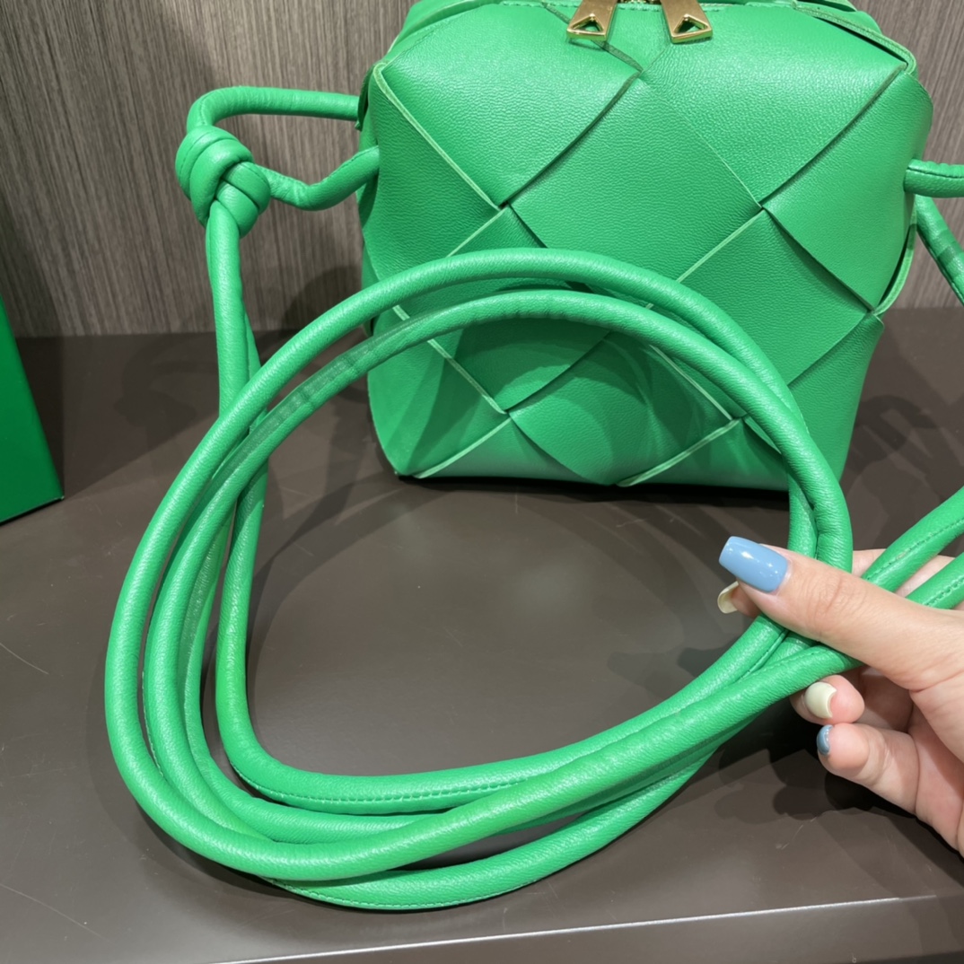 Bottega Veneta CASSETTE 14CM 相机包 701915鹦鹉绿