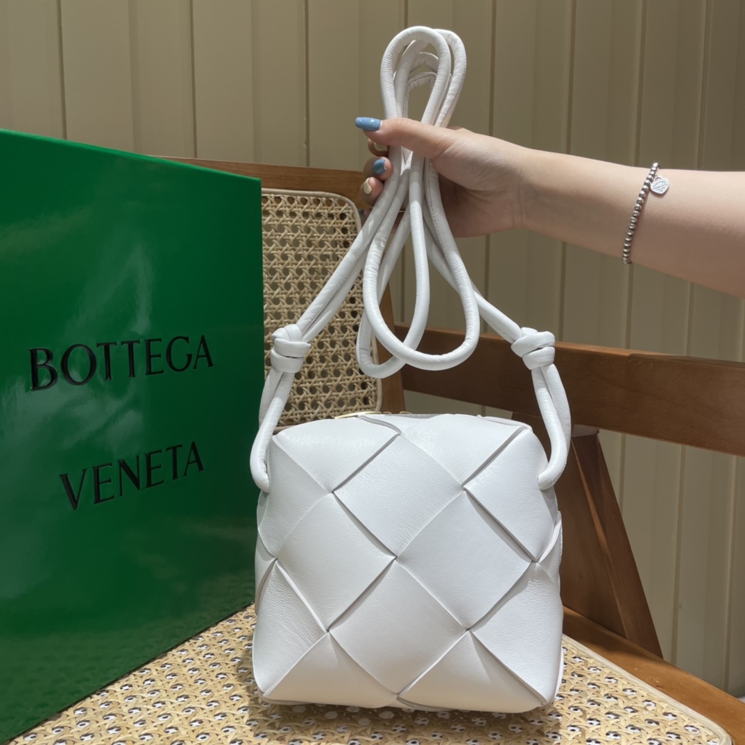 Bottega Veneta CASSETTE 14CM 相机包 701915白色