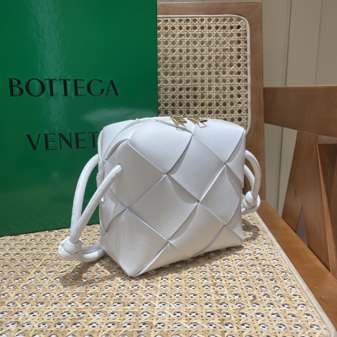 Bottega Veneta CASSETTE 14CM 相机包 701915白色