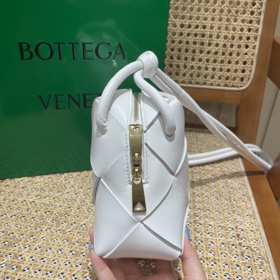 Bottega Veneta CASSETTE 14CM 相机包 701915白色