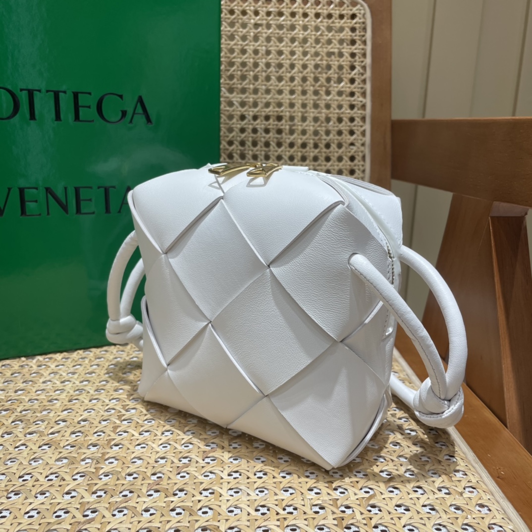 Bottega Veneta CASSETTE 14CM 相机包 701915白色