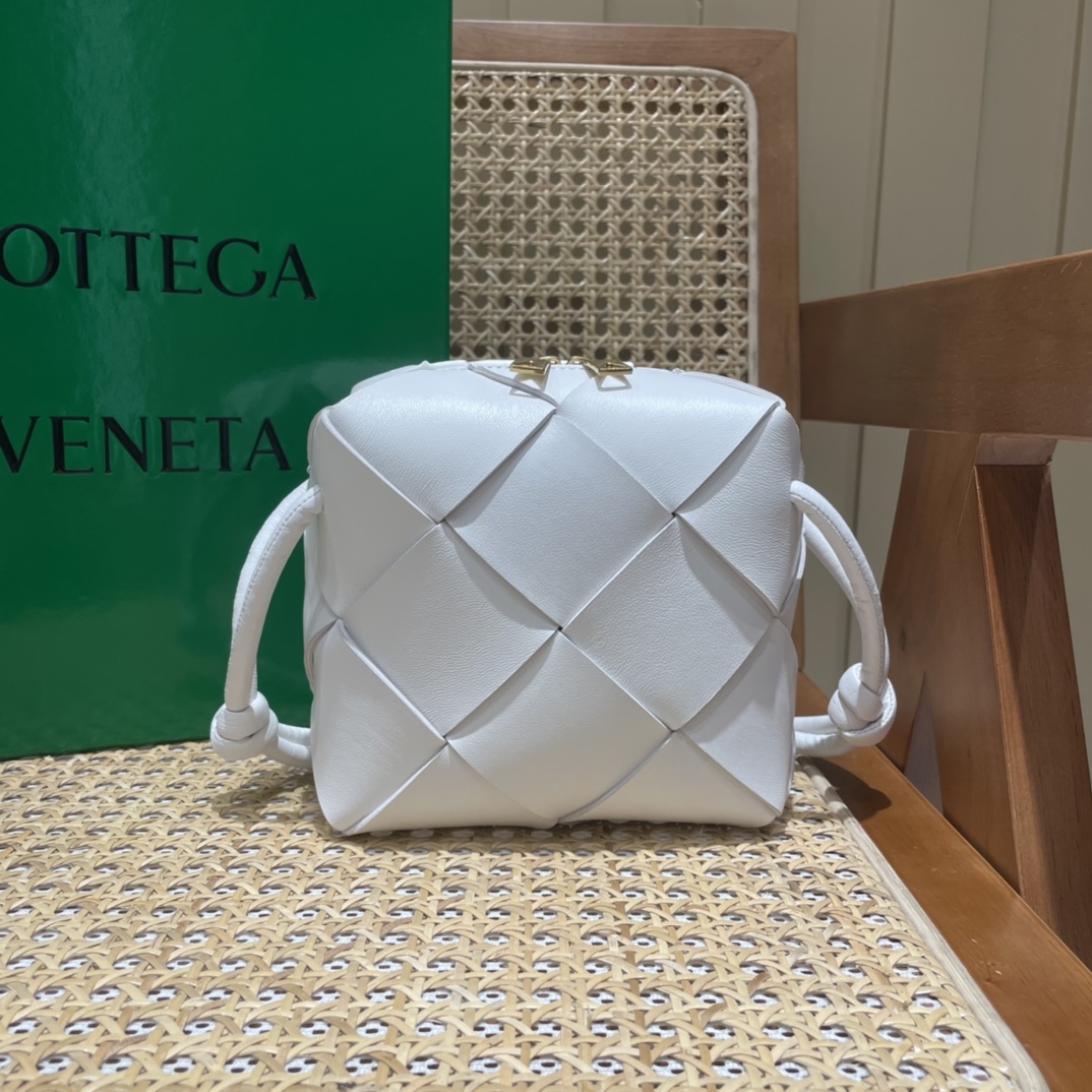 Bottega Veneta CASSETTE 14CM 相机包 701915白色