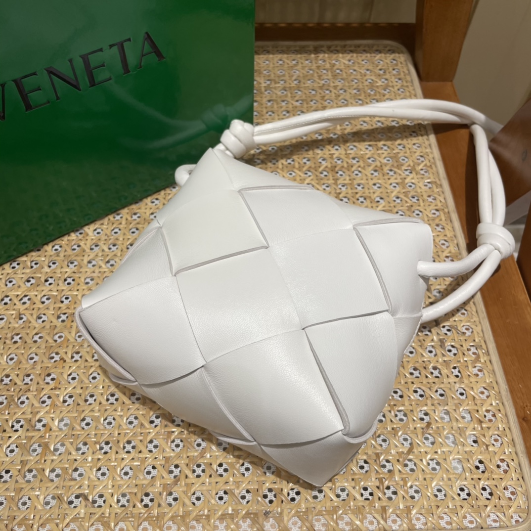 Bottega Veneta CASSETTE 14CM 相机包 701915白色