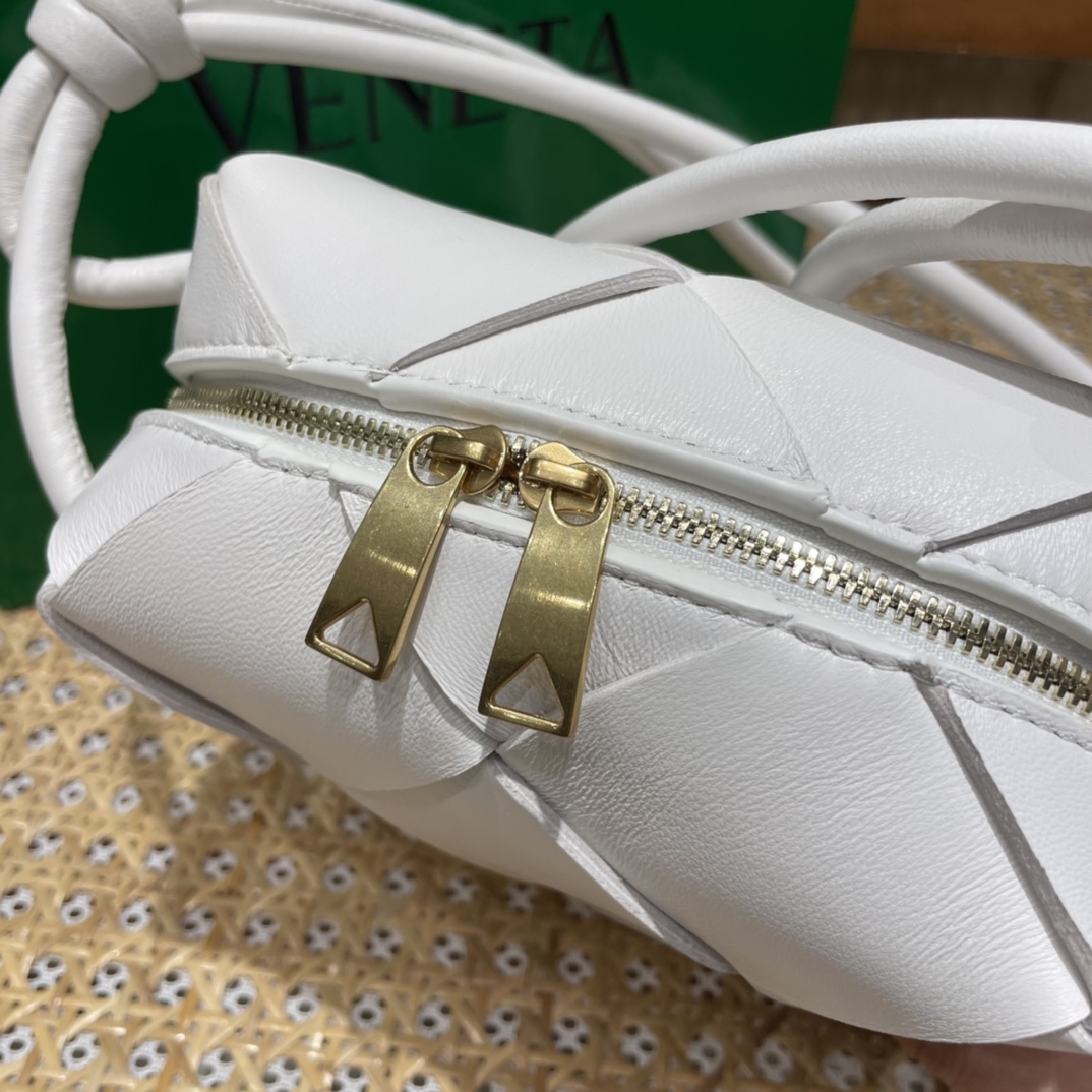 Bottega Veneta CASSETTE 14CM 相机包 701915白色