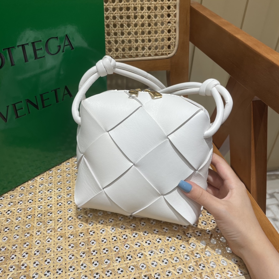 Bottega Veneta CASSETTE 14CM 相机包 701915白色