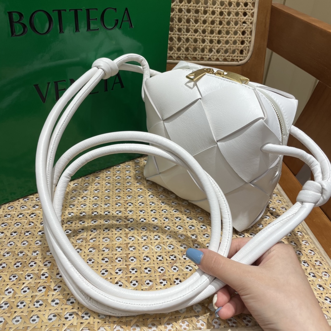 Bottega Veneta CASSETTE 14CM 相机包 701915白色