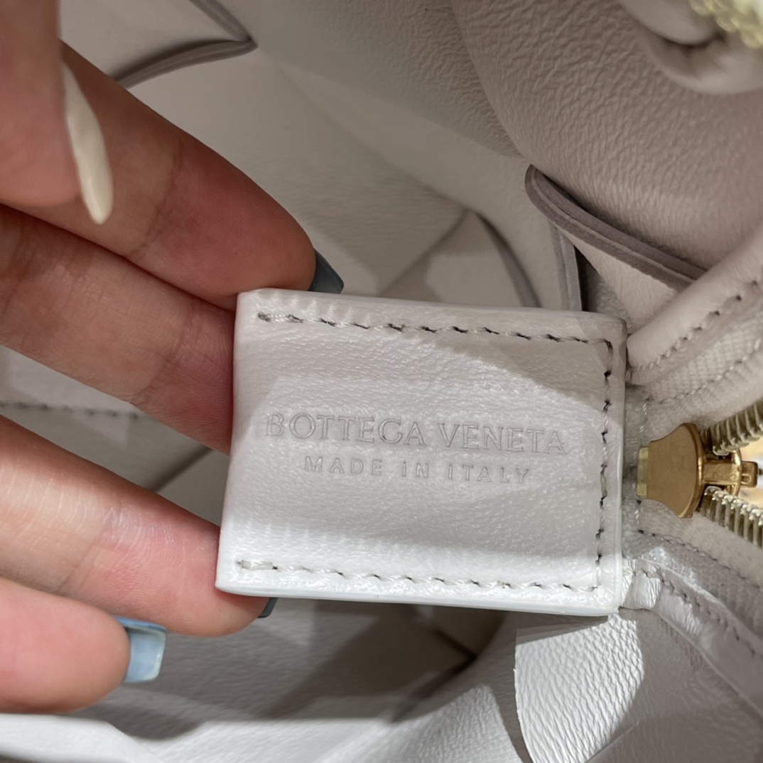 Bottega Veneta CASSETTE 14CM 相机包 701915白色