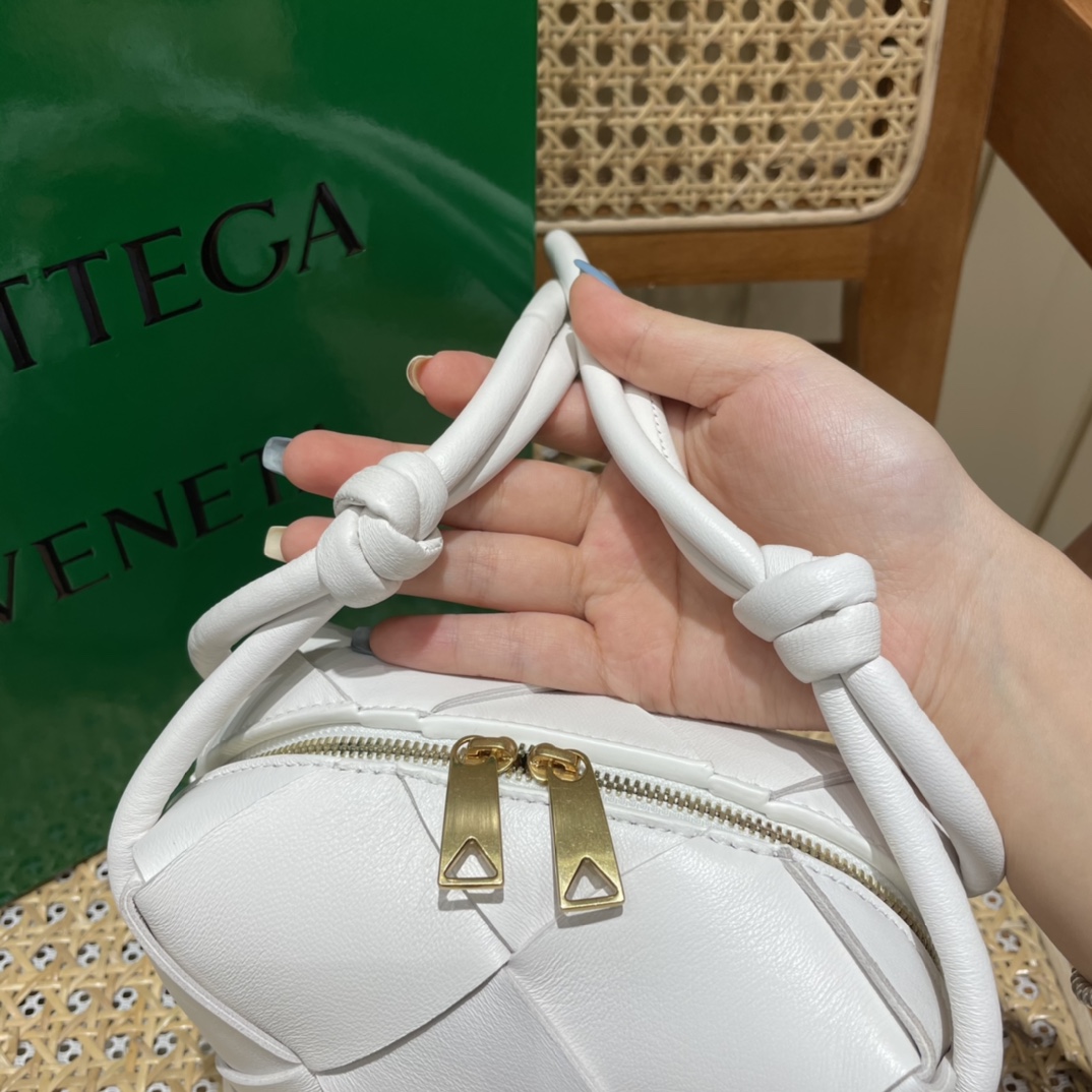 Bottega Veneta CASSETTE 14CM 相机包 701915白色