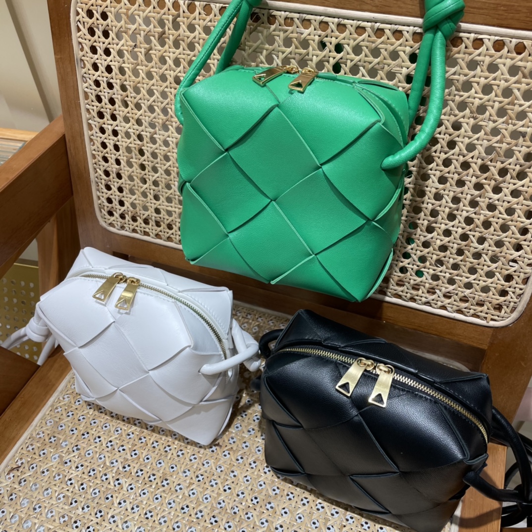 Bottega Veneta CASSETTE 14CM 相机包 701915黑色